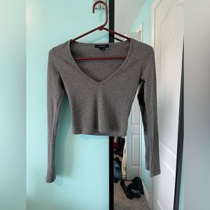 Gray V-neck long sleeve crop